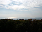 A panoráma távolban a Tihanyi-félszigettel.