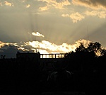 Betonkoszorúk közötti alkony