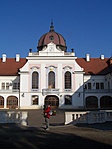 A kastély, a park felől
