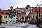 Dobó szobor - háttérben a Vár