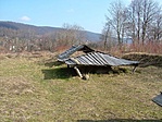 Romok a kis tető alatt