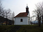 Kápolna a platánokhoz közel