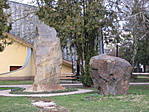Emlékkő A Kő-nek