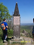 Emlékkőnél