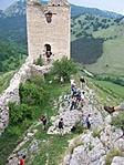 Kövek, falak, torony
