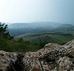 Kilátás a sziklák mögül