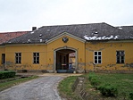 A lovarda épülete