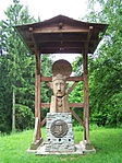 Szobor a templomnál