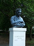 Gárdonyi Géza mellszobra Gárdonyban