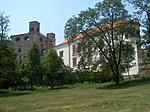 A Rózsa alatt