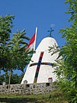 Távolságtartóan