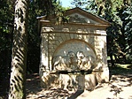 A kastélyparkban