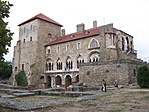 Vár