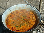 Klubbos teli bogrács.