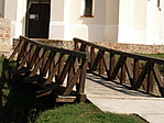 kis híd a bejárathoz