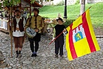 A fogadóbizottság.