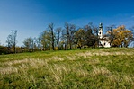 Kápolna a dombetőn (a lovak itt is szabadon!)