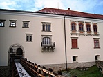 Felújított vár