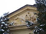 A kastély timpanonja