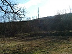 M3 a bokrok mögött
