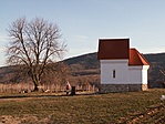 A kápolna délutáni napsütésben
