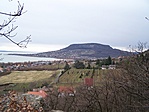 Kilátás: a Badacsony és az arborétum