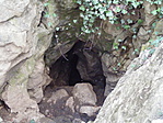 Barlang az egyik pont közelében