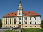 Vár