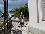 az első mellett
