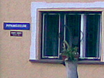 Pipa az ablakban is
