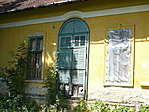 bezárva