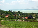 szép kis panoráma lenne, ha a mindent behálózó légvezetékek el nem csúfítanák...
