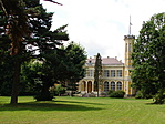 Pazar látvány a park felől
