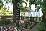 Sír hátulról