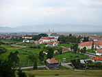 Középen a kegytemplom