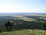 A kép felső részén a Balaton párában