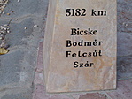 km kő