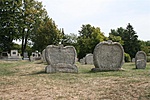 Érdekes sirok