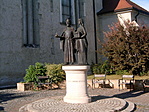 a templom udvarán