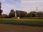 Kastélypark, háttérben az adótorony