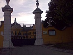 A kert bejárata