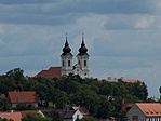 Az apátság ikertornyai