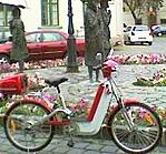 Páran közülük, és a kis piros Tornádó