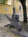 Sárkány a bejáratnál