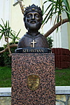 Szt. István szobor a templom előtt