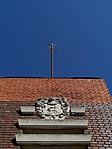 Címer a stadion egyik bejárata közelében