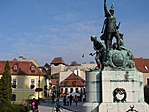 Dobó szobor a várral