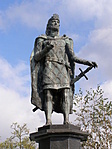 ... és a szobor: Szent István