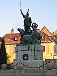 A Dobó szobor