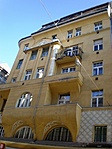 Szép épület a közelben